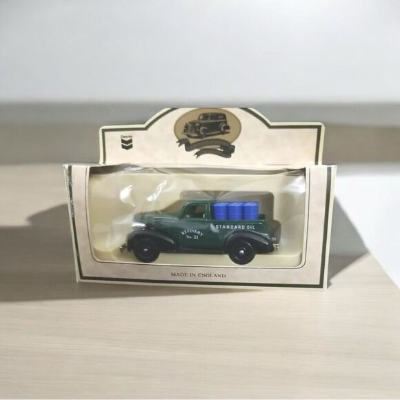 Vintage Lledo Diecast Chevron RPM Motor Oil 1939 Chevrolet Pickup Truck - Picture 2 of 10